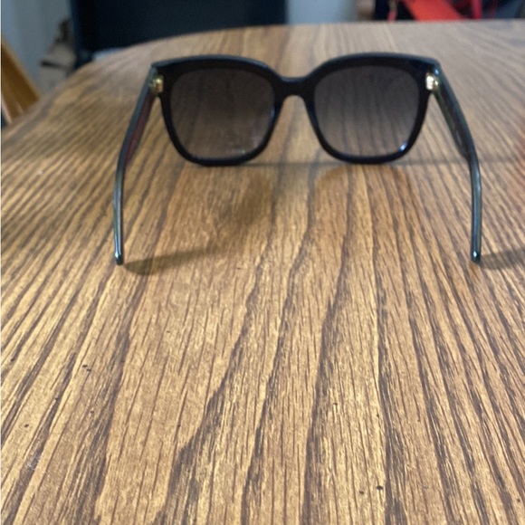 Women’s Gucci sunglasses
